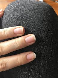 Les tâches blanches des ongles ne sont pas liées à un manque de calcium. Les Taches Blanches Sur Les Ongles Mythe Ou Danger Beaute Des Ongles Magazine