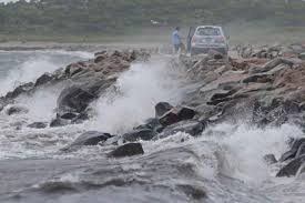 It's expected to strengthen and could be near hurricane strength before. Bwbippatpcqv8m