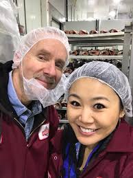 It's a hairnet (and beard net) Friday! 💁🏻‍♀️ Having a blast checking out  the brand new Ocean Beauty Seafoods location in Renton. 10,000 pounds of  wild salmon getting cut & shipped just