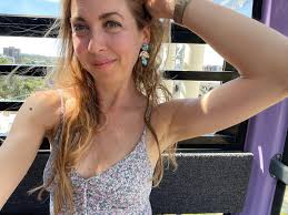 Selfies, time bonding with my father and cousin Sarah below our gondola 🚠  #madeinla