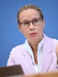 10.000 Euro für eine Teppich-Reinigung! So mies sollte Berliner Rentnerin  (90) abgezockt werden