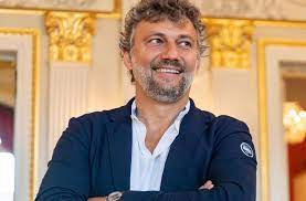 Jonas kaufmann, like all opera singers, is a vocal athlete, singing night after night, year after year without a microphone. Sexuelle Ubergriffe An Der Oper Jonas Kaufmann Es Gab Die Besetzungscouch Kultur Stuttgarter Nachrichten