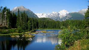Er umfasst den hochgebirgsteil der tatra und ist im europäischen maßstab ein einzigartiger schutz von flora und fauna in dem höchsten europäischen, nördlich der alpen liegendem hochgebirge. Hohe Tatra Slowakei Foto Bild Landschaft Berge Bergseen Bilder Auf Fotocommunity