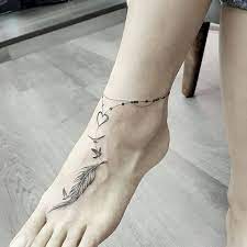 Hübsches fusskettchen, die kette besteht aus edelstahl, das mittelstück und die feder aus 925er silber, mit einer süsswasserperle. 832 Curtidas 3 Comentarios Minimaltatts No Instagram Tatuador By Jeffchewtattoo Tattoos Tattooed Tatuagem Tattu Tattooartist Tattuaggio Pint Fusskettchen Tattoo Fuss Tattoos Fur Frauen Bein Tatowierungen