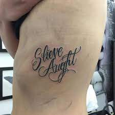 Tatouage lettres entrelac�es, tatouage poignet lettres, tatouage pr�noms enfants, calligraphie parisienne. Comment Reussir Un Tatouage Calligraphie