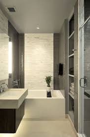 Im winter ist es grau, im sommer ist es rot. Kleines Badezimmer Wandfliesen Grau Wei Mosaik Badewanne Bathroom Design Small Bathroom Design Small Modern Modern Small Bathrooms