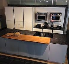 Siematic Musterkuche Grifflose Aktionskuche Zum Exklusiven Preis Ausstellungskuche In Wiesbaden Von Siematic Au Musterkuchen Kuchen Granitarbeitsplatten Kuche