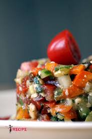 Tartare De Legumes Accompagne De Croustilles De Patates Douces Recettes De Cuisine Tartare De Legume Recette Legume