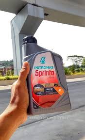 Minyak hitam terbaik untuk lc135 dan tips untuk pilih minyak hitam yang sesuai untuk motor korang. Minyak Hitam Petronas Sprinta F700 Yamaha Honda Suzuki Auto Accessories On Carousell