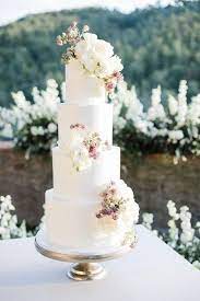 This Is How To Pull Off The Ultimate Tuscan Wedding Weekend Including An Epic Pizza Party Wedding Cake Centerpieces Romantic Wedding Cake Wedding Cake Options
