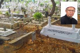 Salah satu hikmah berziarah kubur adalah untuk mengingatkan kita akan kehidupan akhirat yakni sebuah fase masa artinya: Hukum Menziarahi Kubur Pada Hari Raya Yang Ramai Keliru