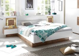 Ein doppelbett, welches auf ihre individuellen bedürfnisse abgestimmt ist, ermöglicht ihnen den schlafkomfort. Doppelbett Nachtkommoden Capri Bett Ehebett Schlafzimmer 180x200 Weiss Eiche