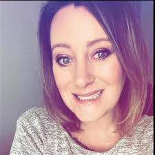 Holly Duke's Instagram, Twitter & Facebook