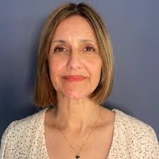 Lisa Chamberlain's Instagram, Twitter & Facebook