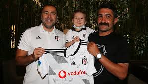 Emre kocadağ kimdir sütiş'in ikinci kuşak yöneticisi emre kocadağ, yurtiçi ve yurtdışında yaptığı yatırımlarla markaya ivme kazandırdı. Besiktas Jimnastik Kulubu