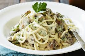 In questo caso mi sono attenuta alla ricetta originale della pasta alla boscaiola rossa, che si prepara con un sugo di pomodoro funghi e salsiccia che volendo, potete sostituire con. Pasta Panna Funghi E Piselli La Ricetta Di Pasta Con Panna It