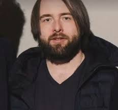 Daniil Trifonov seeking/finding, attributed to wetzlington_photo by  daniiltrifonov.fan. Mannheim, 2025 ☮🎵💜🙏