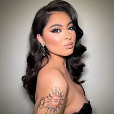 Karla Munoz (@etherealartistrybykarla) • Instagram-foto's en -video's