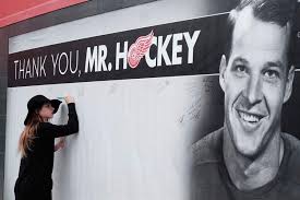 IN PICTURES: Fans say goodbye to Gordie Howe