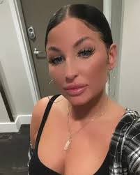 Amber Sousa's Instagram, Twitter & Facebook