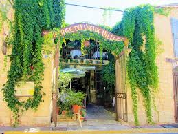 Auberge Du Vieux Village A Mallemort De La Gastronomie Au Top Vieux Village Village Gastronomie