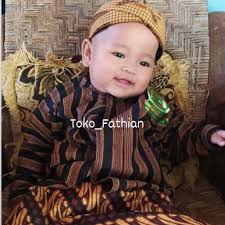 Soalnya bentuknya menarik dan terasa longgar saat dipakai. Model Baju Adat Jawa Anak Laki Laki