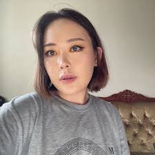 Dear algorithm, today I would like to connect with people who used to read  wattpad in their teenage years and specifically those who have read the  book called 'Ace'. The one with