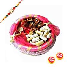 Sweets Thali 1 2 Kg With Rakhi Surprise Your Loved Ones In India By Sending Them These Delicious Sweets Thali Online Gifts Personalized Gifts Delivery Gifts