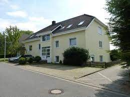 Sie verfügt über ein wohnzimmer, ein kleines schlafzimmer, flur, küche und bad mit wc. 3 Zimmer Wohnung Zu Vermieten Falkenstrasse 2 32602 Vlotho Herford Kreis Mapio Net