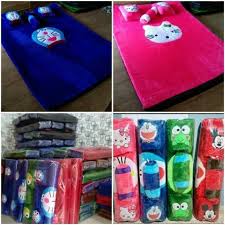 Ukuran karpet hello kitty adalah 150x200 cm, ada juga ukuran 140x200 cm. Karpet Karakter Bulu Rasfur Karpet Karpet Set Kasur Hello Kitty Doraemon Minni Mouse Micky Mouse Shopee Indonesia