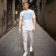 Visualizza qui quando è la luna piena, e quando la mezza luna è visibile o completamente oscurata. Lunay Tiene Un Guapo Hermano Que Te Enamorara Con Sus Fotos Telemundo