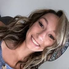 Jacquelyn Swanson's Instagram, Twitter & Facebook