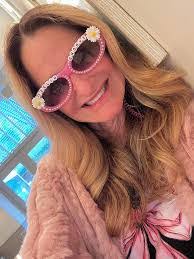 Sindy Speelman's Instagram, Twitter & Facebook