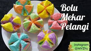 Cara mixer speed tinggi secara bersamaan telur, gula dan sp hingga putih mengembang How To Make Rainbow Cake Cara Membuat Bolu Mekar Pelangi Video Dailymotion