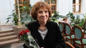 She is a people's artist of russian federation. Biografiya Eleny Kamburovoj Ria Novosti 11 07 2020