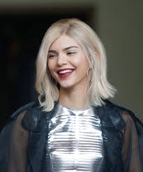 Kendall Debuts Blonde Hair Fools Nobody Refinery29 Kendall Jenner Kendall Jenner Ad Kendall And Kylie Jenner
