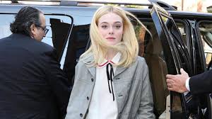 And if there's anyone she'll be spending the evening with. Elle Fanning Digitaler Detox Am Set