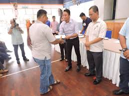 Baitul mal wa tamwil (bmt) terdiri dari dua istilah, yaitu baitul mal dan baitut tamwil. Bantuan Ihsan Mangsa Ribut Kg Plentong Baru Yayasan Bandaraya Johor Bahru