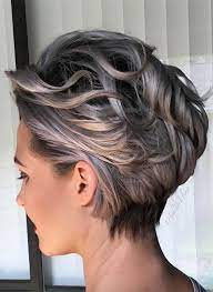 51 Schone Kurze Lockige Frisuren Tipps Fur Gesunde Kurze Locken Neueste Frisuren Bob Frisuren Frisuren 2018 Neueste Frisuren 2018 Haar Modelle 2018 Short Hair With Layers Hair Styles Short Grey Hair