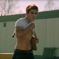 Keneti james fitzgerald apa (born 17 june 1997) is a new zealand actor, singer, and musician. How Riverdale Cast Kj Apa As Archie