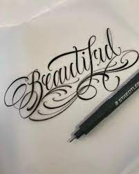 California Love Thebesttattooartists Letteringinsoul Tattoo Tattoos Tatuagem Tatuajes Tattoo Fonts Cursive Tattoo Lettering Geometric Tattoos Men