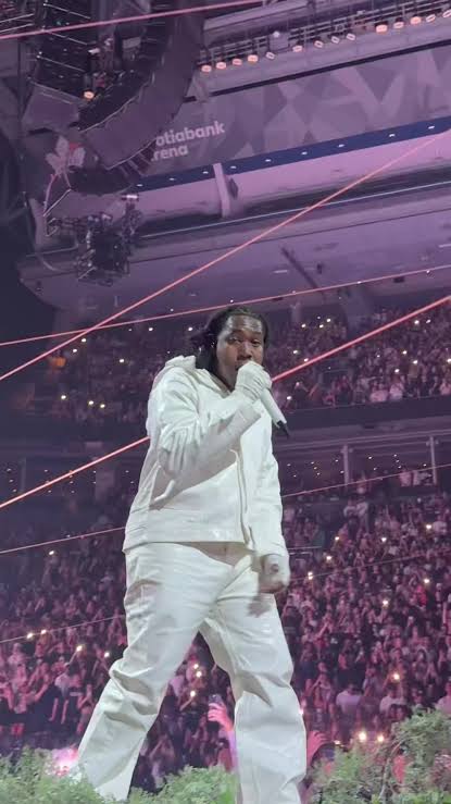 Don Toliver concert Toronto eye contact moments