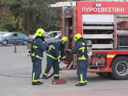 Η πυροσβεστική ακαδημία έχει ως αποστολή την εκπαίδευση και την ειδική κατάρτιση στα κατά κλάδο πυροσβεστικά καθήκοντα, τόσο των ιδιωτών που κατατάσσονται στο πυροσβεστικό σώμα, όσο και των αξιωματικών, πυρονόμων. Megales Elleipseis Proswpikoy Sthn Pyrosbestikh 48 Atoma Efygan Gia Ekpaideysh