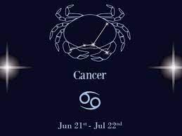 Un astrologie est une carte ou un diagramme astrologique représentant les sens du soleil, de la lune, des planètes, les apparemment astrologiques et angles sensibles d'or immédiatement d'un événement, tel que le immédiatement de la naissance de la persoe. Signe Du Cancer Ce Que Revelent Votre Decan Et Votre Jour De Naissance Femme Actuelle Le Mag