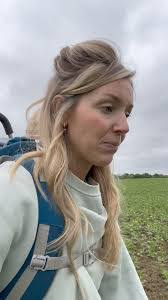 Linda Hewitson's Instagram, Twitter & Facebook