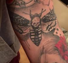 5,438 likes · 3 talking about this. Unikum85 Motte Des Todes Tattoos Von Tattoo Bewertung De