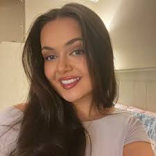 ellie carson (@ellie..c_)