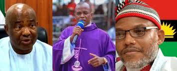 Fr mbaka, ọmọ ìjọ rẹ̀ kọ̀lu akọ̀ròyìn bbc, wọ́n lù wọ́n ní àlùdojúbolẹ̀. 7nv0 Y48hbqlam