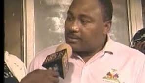 Roro Nelson fait parler son avocat aquinois, mais reste toujours invisible! 