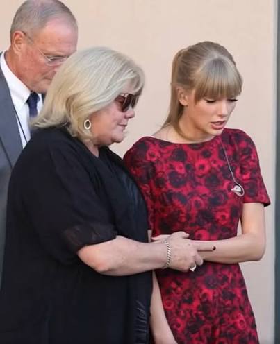 💔',.' Taylor Swift admits that she tested positive for… See more | mllbea  | Facebook